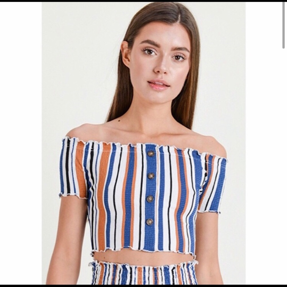 💙Off Shoulder Ruffled Crop Top🧡